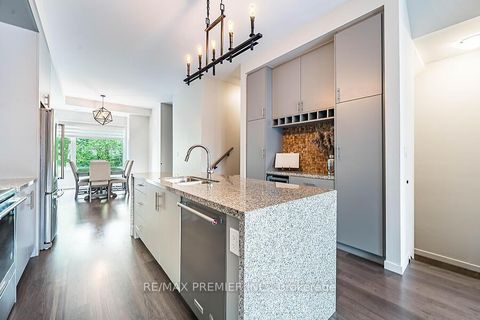 Photo 11 at 77 Sydney Circle, Vellore Village, Vaughan