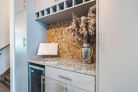 Photo 12 at 77 Sydney Circle, Vellore Village, Vaughan
