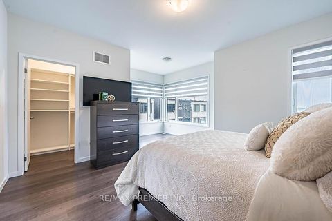 Photo 22 at 77 Sydney Circle, Vellore Village, Vaughan