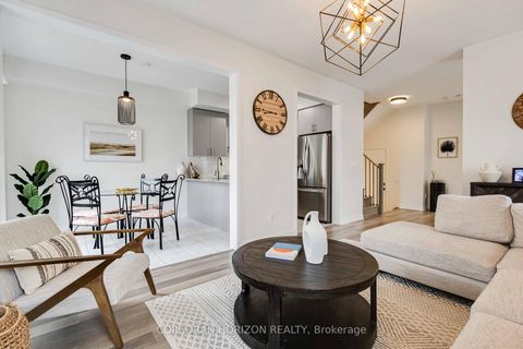 Photo 8 at 81 Dundonald Trail, Glenway Estates, Newmarket
