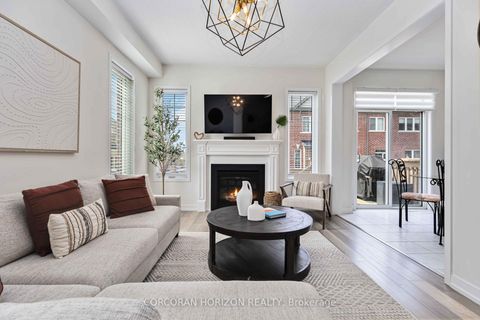 Photo 10 at 81 Dundonald Trail, Glenway Estates, Newmarket