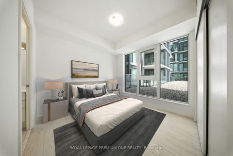 Photo 9 at 221 - 9000 JANE Street, Concord, Vaughan