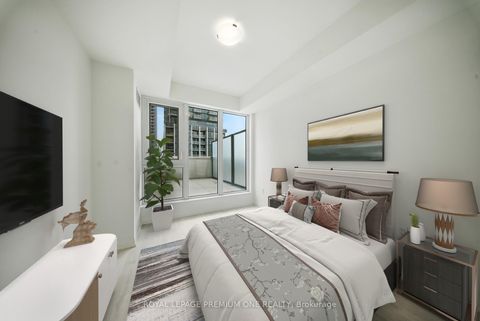 Photo 12 at 221 - 9000 JANE Street, Concord, Vaughan
