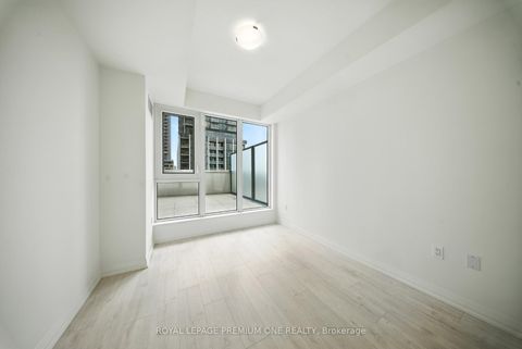 Photo 13 at 221 - 9000 JANE Street, Concord, Vaughan