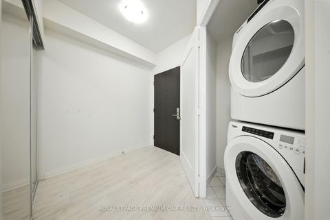 Photo 17 at 221 - 9000 JANE Street, Concord, Vaughan