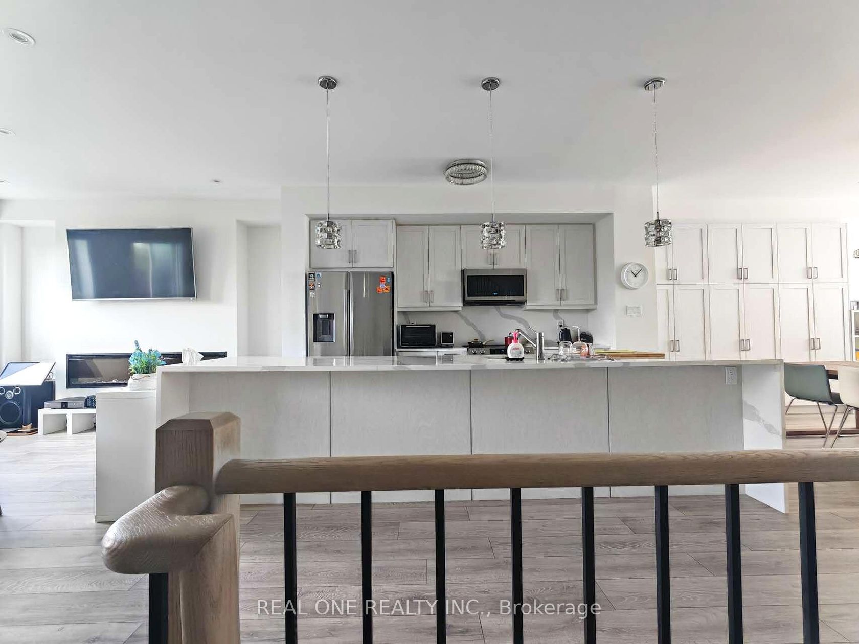 19 Woodstream Drive, Clairville, Toronto photo number 2 19 Woodstream Drive, Clairville, Toronto photo number 2