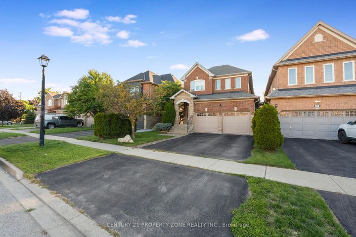 Photo 2 at 582 Plantation Gate, Summerhill Estates, Newmarket