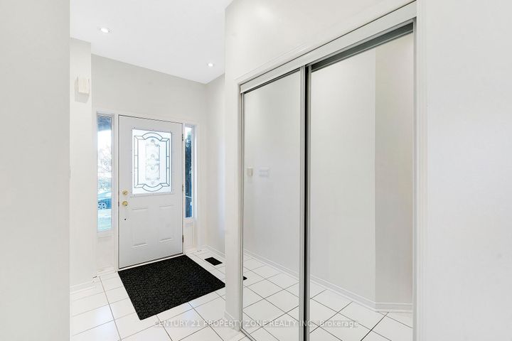 Photo 4 at 582 Plantation Gate, Summerhill Estates, Newmarket