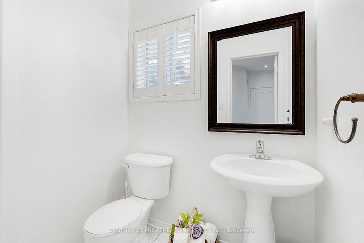 Photo 14 at 582 Plantation Gate, Summerhill Estates, Newmarket