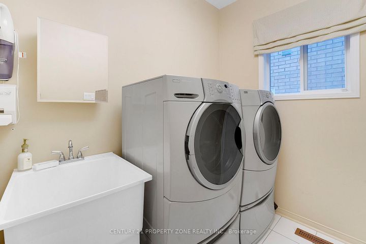 Photo 15 at 582 Plantation Gate, Summerhill Estates, Newmarket