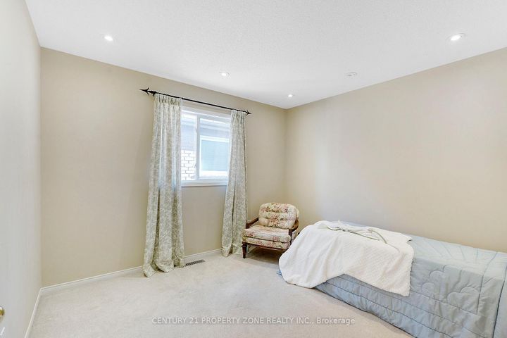 Photo 22 at 582 Plantation Gate, Summerhill Estates, Newmarket