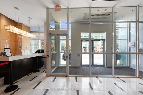 Photo 5 at 605 - 212 Eglinton Avenue E, Mount Pleasant West, Toronto