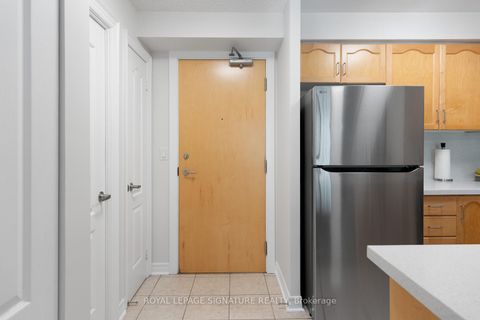 Photo 10 at 605 - 212 Eglinton Avenue E, Mount Pleasant West, Toronto