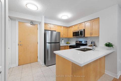 Photo 11 at 605 - 212 Eglinton Avenue E, Mount Pleasant West, Toronto