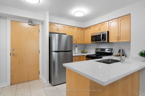 Photo 12 at 605 - 212 Eglinton Avenue E, Mount Pleasant West, Toronto