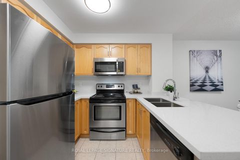 Photo 14 at 605 - 212 Eglinton Avenue E, Mount Pleasant West, Toronto