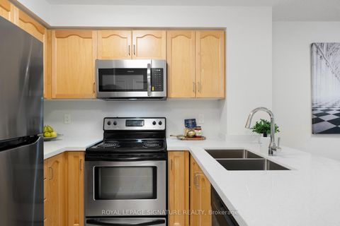 Photo 15 at 605 - 212 Eglinton Avenue E, Mount Pleasant West, Toronto