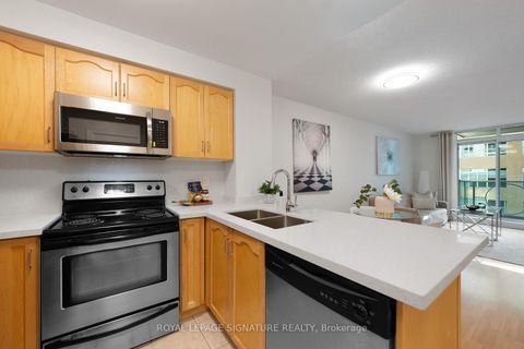 Photo 16 at 605 - 212 Eglinton Avenue E, Mount Pleasant West, Toronto