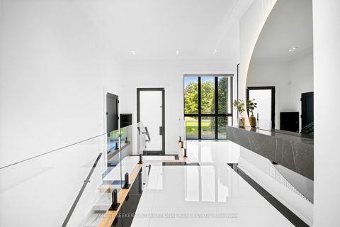 Photo 18 at 36 Waymar Heights Boulevard, Islington Woods, Vaughan
