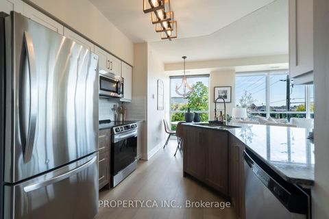 Photo 4 at 318 - 4700 Highway 7, East Woodbridge, Vaughan Photo 4 at 318 - 4700 Highway 7, East Woodbridge, Vaughan