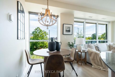 Photo 5 at 318 - 4700 Highway 7, East Woodbridge, Vaughan Photo 5 at 318 - 4700 Highway 7, East Woodbridge, Vaughan