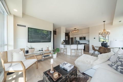 Photo 9 at 318 - 4700 Highway 7, East Woodbridge, Vaughan