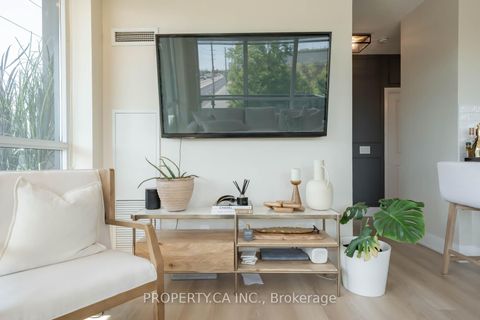 Photo 10 at 318 - 4700 Highway 7, East Woodbridge, Vaughan Photo 10 at 318 - 4700 Highway 7, East Woodbridge, Vaughan