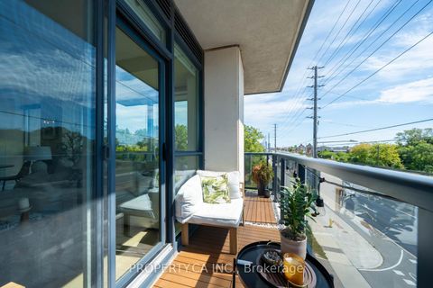 Photo 14 at 318 - 4700 Highway 7, East Woodbridge, Vaughan