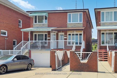 Photo 2 at 304 Concord Avenue, Junction, Toronto