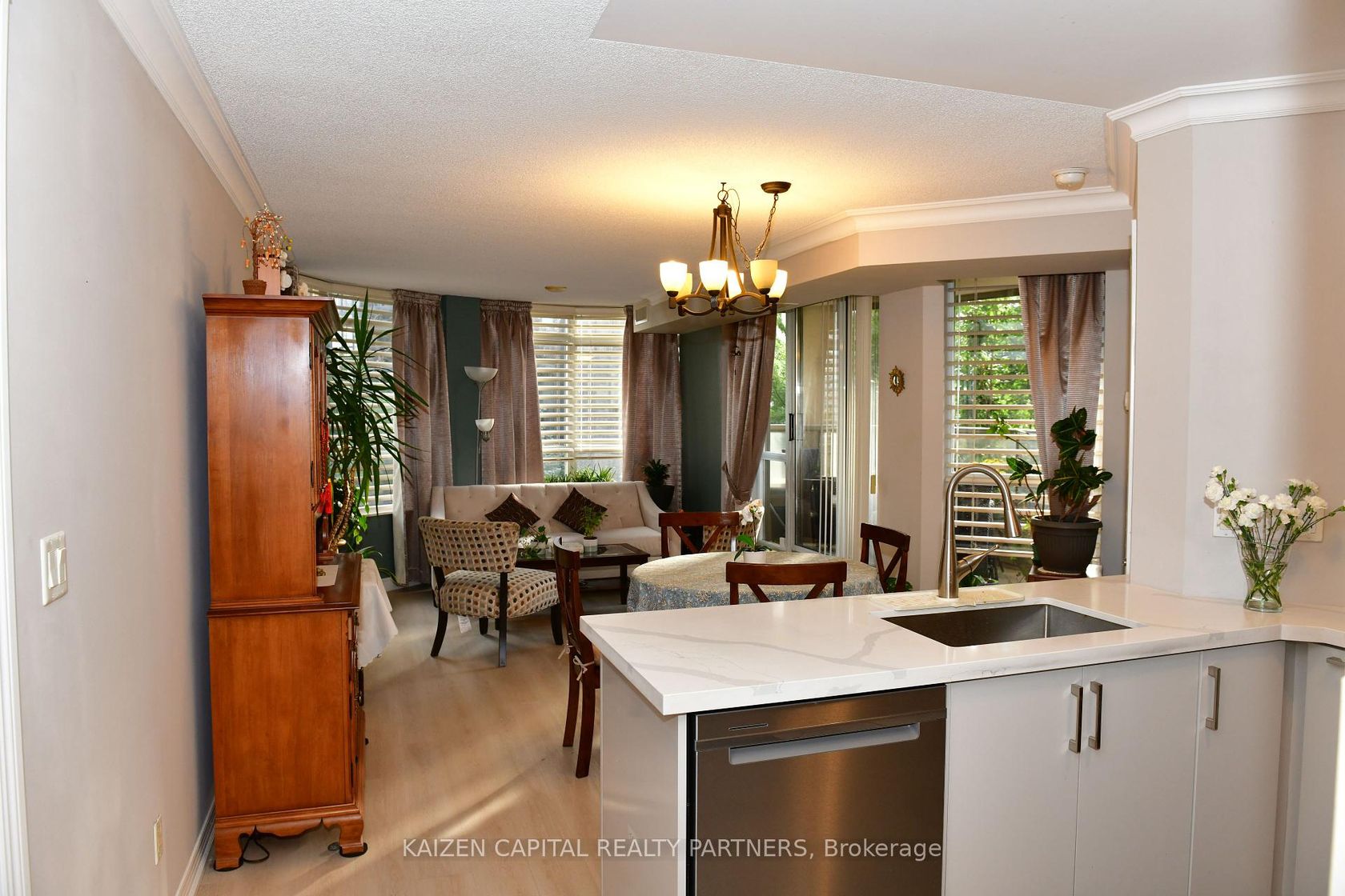 213 - 310 Burnhamthorpe Road W, City Centre, Mississauga 