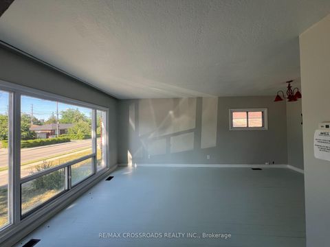 Photo 2 at 6 Seminole Avenue, Bendale, Toronto