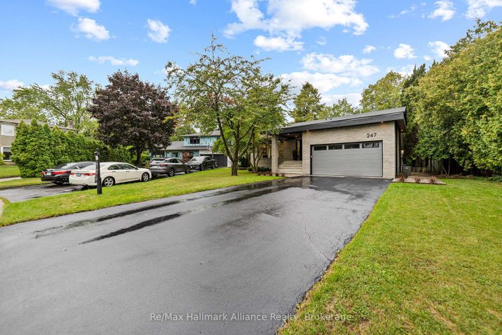 Photo 2 at 247 Willowridge Court, SW Southwest, Oakville
