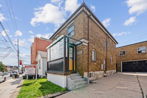 Photo 4 at 424 Oakwood Avenue, Oakwood Village, Toronto