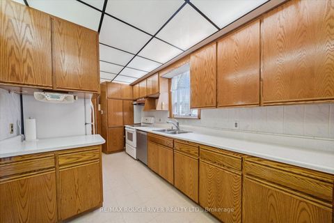 Photo 18 at 424 Oakwood Avenue, Oakwood Village, Toronto