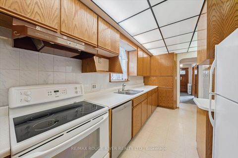 Photo 21 at 424 Oakwood Avenue, Oakwood Village, Toronto