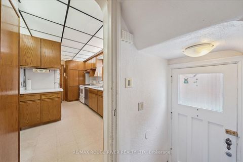 Photo 23 at 424 Oakwood Avenue, Oakwood Village, Toronto
