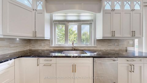 Photo 13 at 635 Elgin Mills Road W, Mill Pond, Richmond Hill