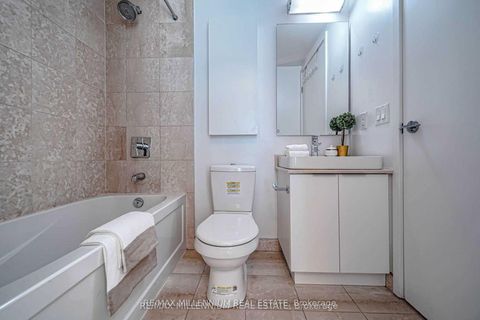 Photo 12 at 3612 - 14 York Street, Waterfront Communities C1, Toronto