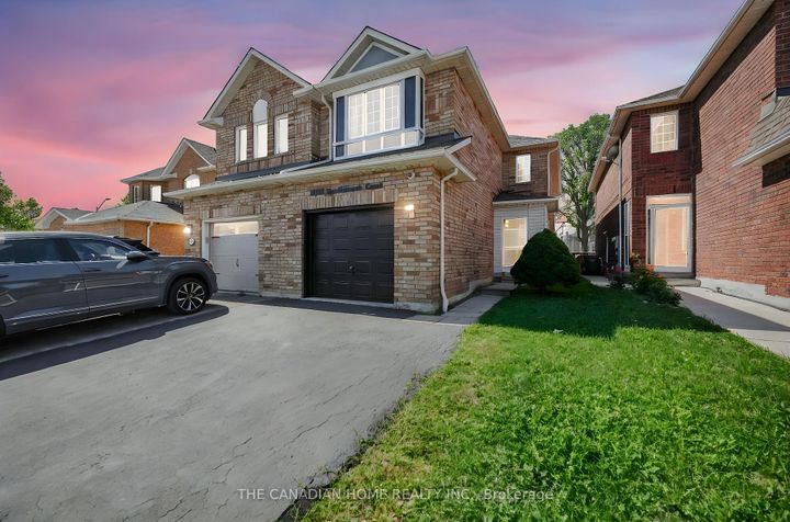 Photo 1 at 5938 Candlebrook Court, East Credit, Mississauga