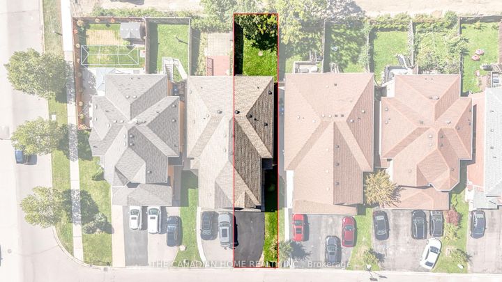 Photo 2 at 5938 Candlebrook Court, East Credit, Mississauga
