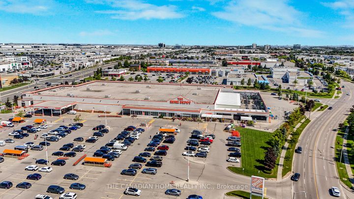 Photo 8 at 5938 Candlebrook Court, East Credit, Mississauga
