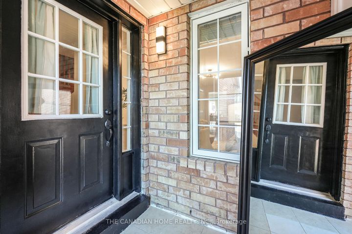 Photo 12 at 5938 Candlebrook Court, East Credit, Mississauga