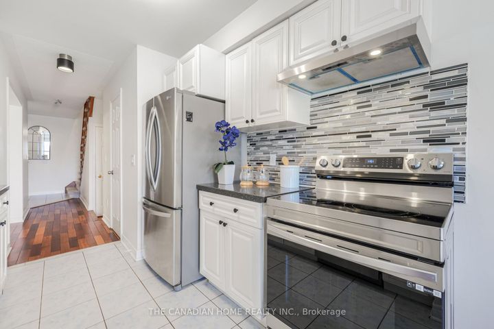 Photo 25 at 5938 Candlebrook Court, East Credit, Mississauga