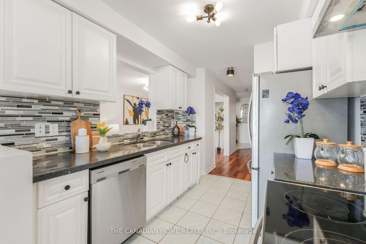 Photo 26 at 5938 Candlebrook Court, East Credit, Mississauga