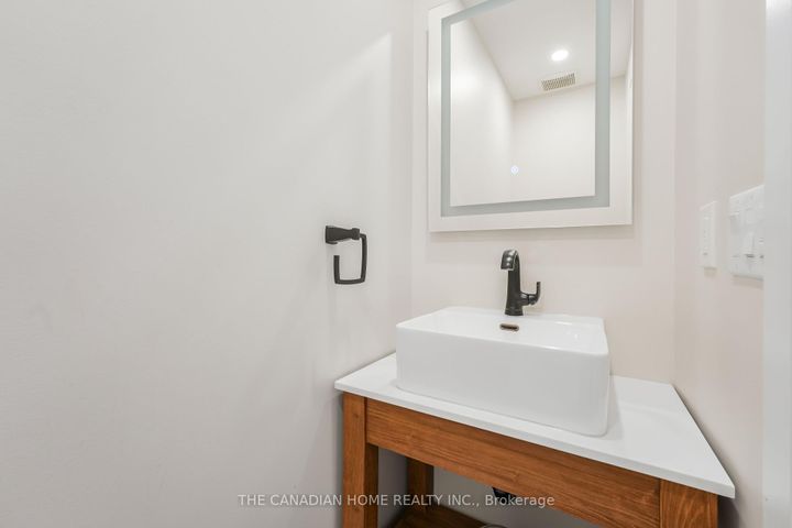 Photo 27 at 5938 Candlebrook Court, East Credit, Mississauga