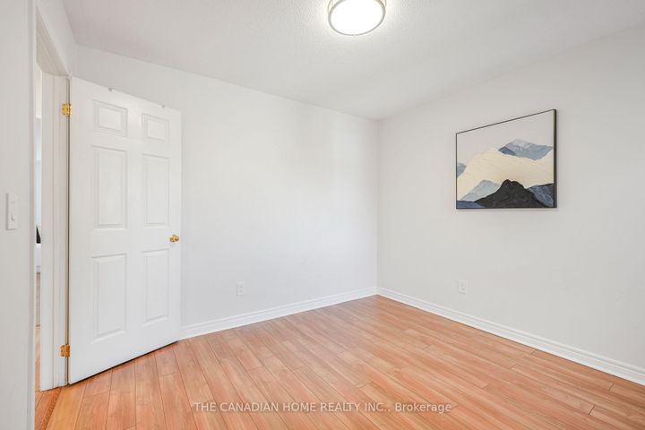 Photo 35 at 5938 Candlebrook Court, East Credit, Mississauga