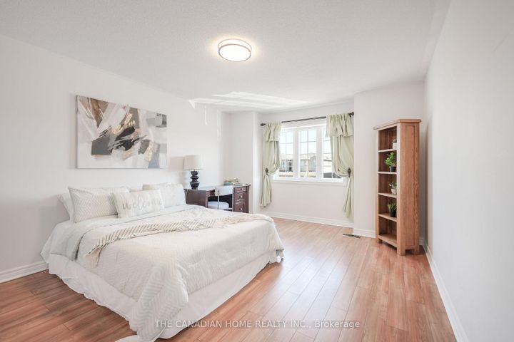Photo 36 at 5938 Candlebrook Court, East Credit, Mississauga