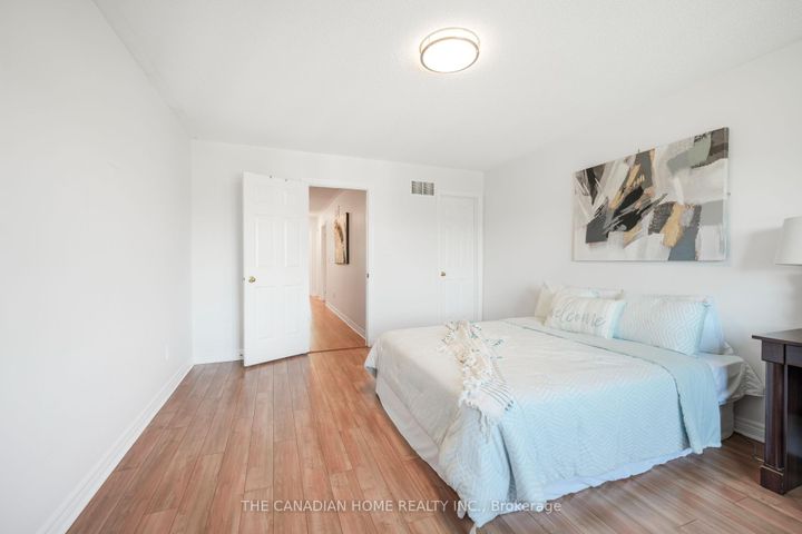 Photo 37 at 5938 Candlebrook Court, East Credit, Mississauga