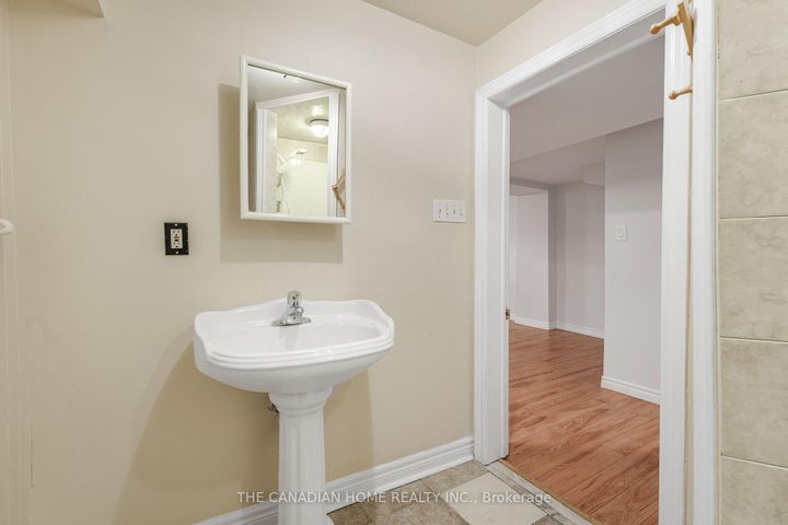 Photo 45 at 5938 Candlebrook Court, East Credit, Mississauga