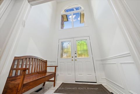 Photo 2 at 136 Markwood Lane, Yorkhill, Vaughan